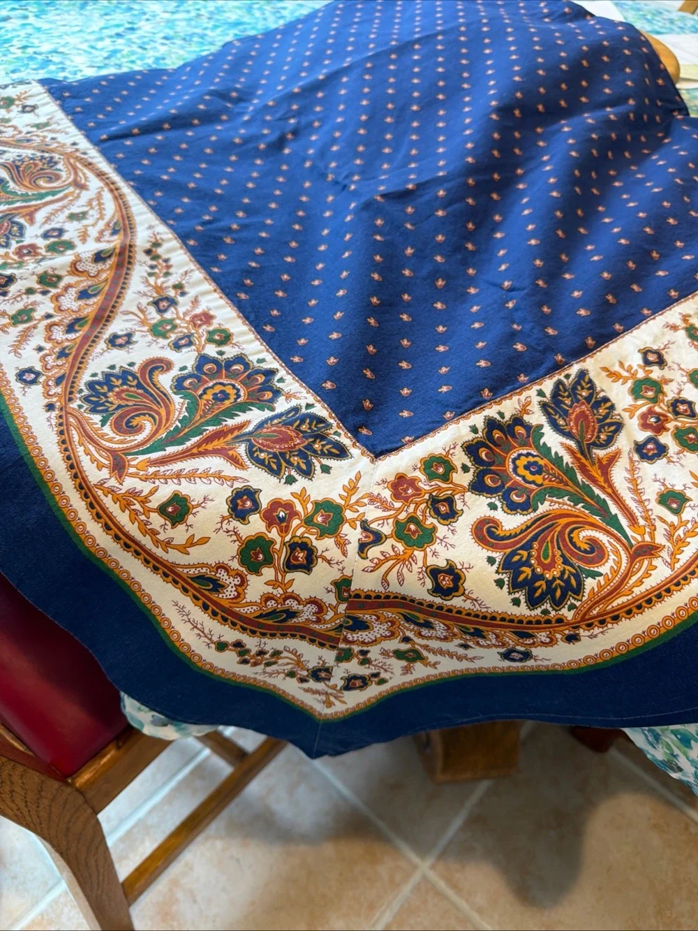 William Sonoma 70 x 126 inch rectangle tablecloth French country design cotton